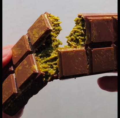 Pistachio Kunafa Chocolate Bar