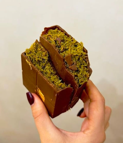 Jumbo Pistachio Kunafa Chocolate Bar